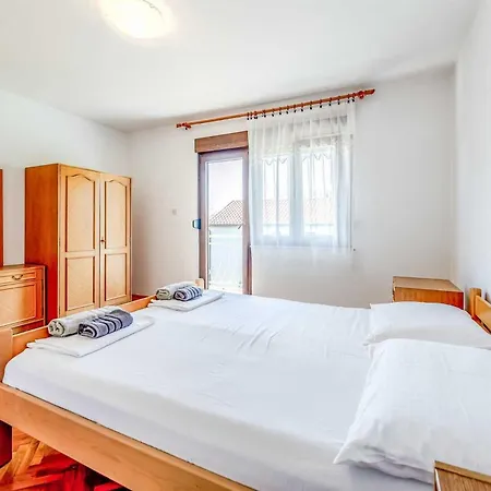 Adora A6 *